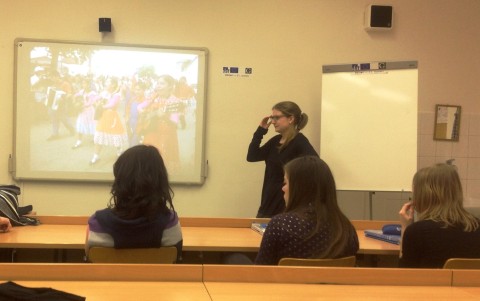 Tereza Janíková představuje studentům work-camp strávený na Ukrajině